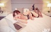 【蜗牛娱乐】在床上用電腦的黑絲正妹「陳鈺勳」，「飽滿深溝」誘惑乍現！