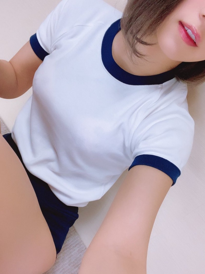 22 岁女优“渚光希”真理裤造型超邪恶，“发育中的胴体”好让人遐想！