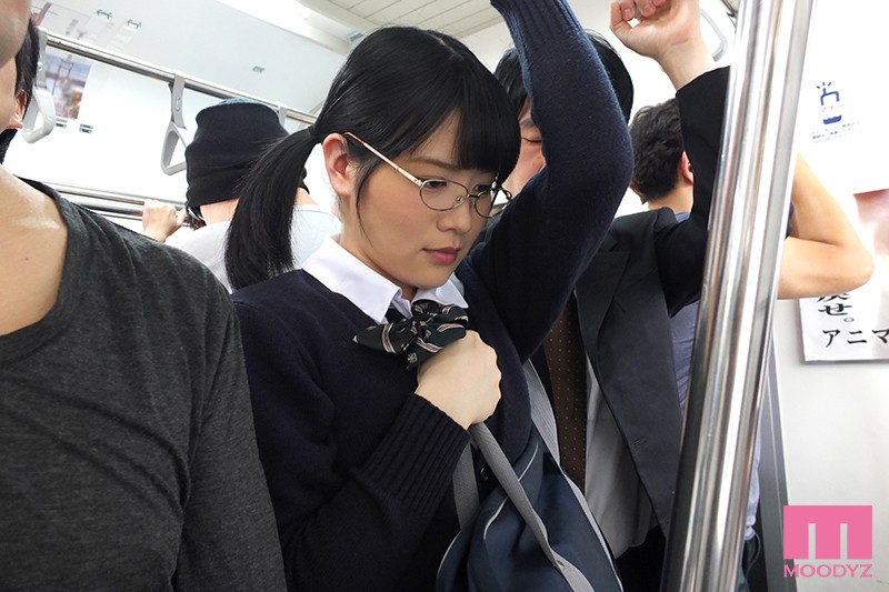 【蜗牛娱乐】MIDE-647 ：短裙学生妹“志田雪奈”遇电车痴汉，任由肉棒在后面一进一出！