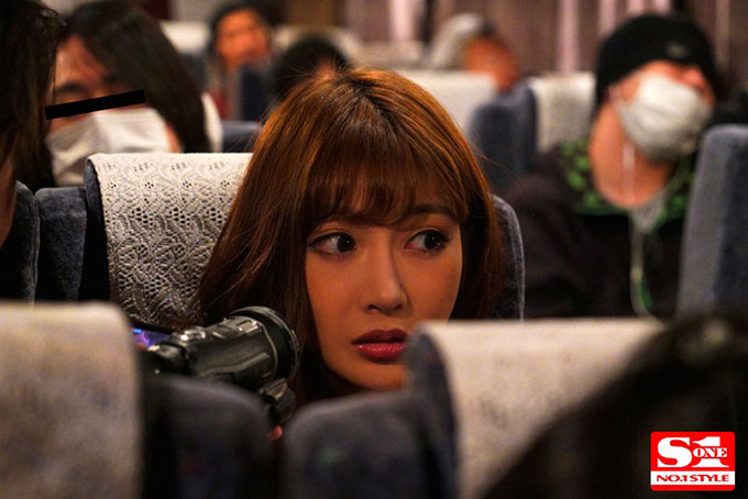 【蜗牛娱乐】SNIS-651：明日花绮罗与乘客在巴士上做羞羞的事！