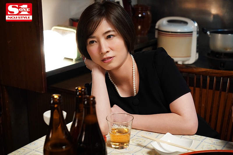 ssis-076：H 杯美人妻“奥田咲”巧遇前男友 醉酒后惨遭硬上高潮连连。