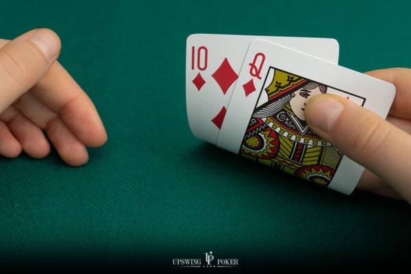 【EV 扑克】如何在常规桌处理好 QTs 这手牌？翻前啥情况可 3-bet？