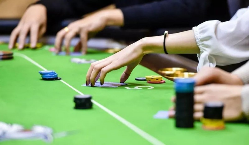 【EV 扑克】从“弃牌”看出牌桌上最真实的破绽