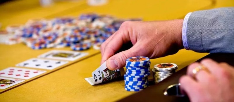 【EV 扑克】德州扑克“可玩指数”，告诉你起手牌哪些能玩，哪些是坑