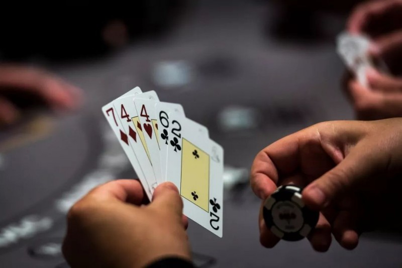 【EV 扑克】教学：一手牌教你通过观察价值下注模式，来识破对手的诈唬
