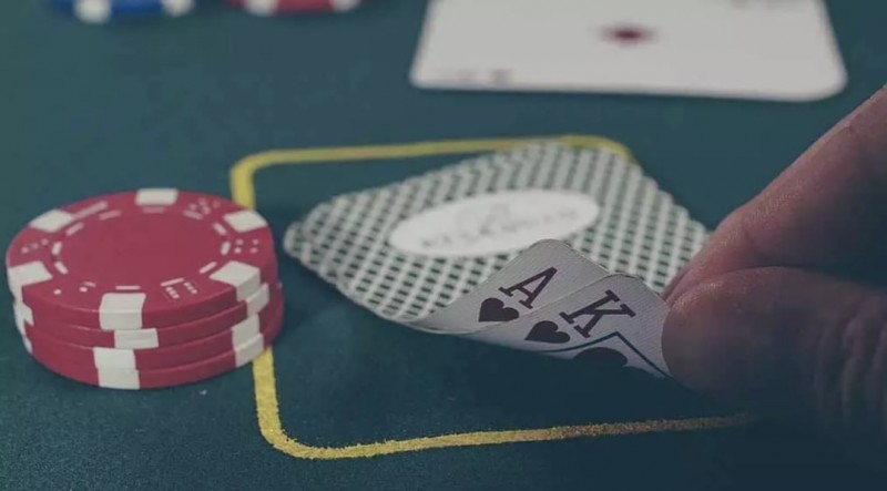 【EV 扑克】为什么 80%的人玩 AK 都不赢？