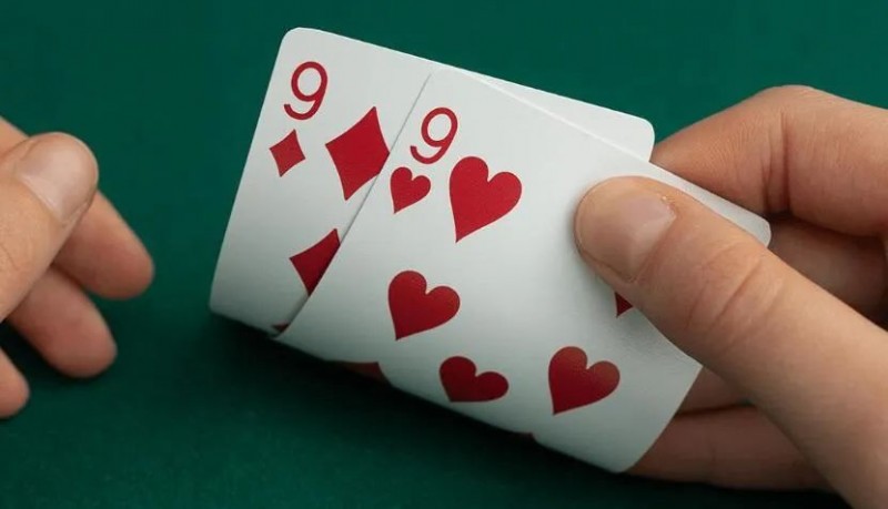 【EV 扑克】牌局分析： 为什么这手口袋 9 值得翻前全压