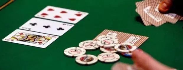 【EV 扑克】牌局分析：翻牌圈拿到两头顺，你会怎么玩？