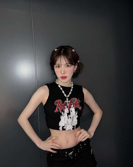 Red Velvet 成员 Wendy 社交网站发照展可爱魅力
