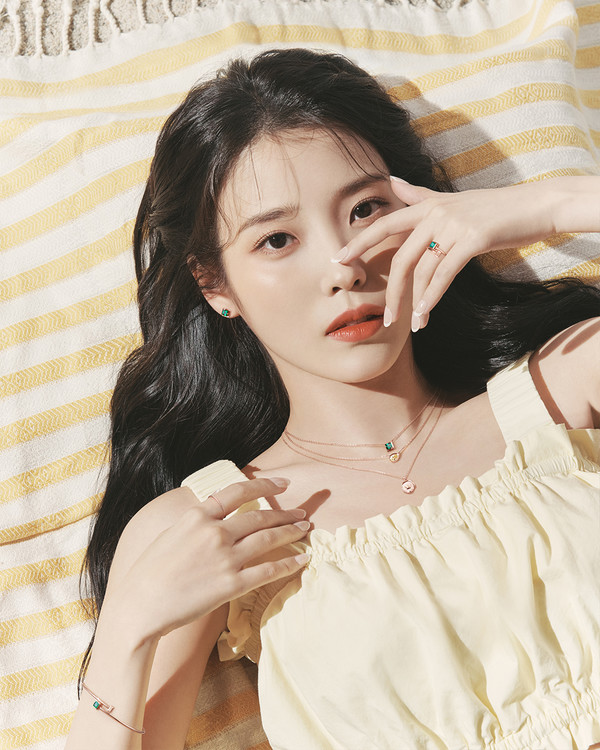 韩国女艺人 IU 代言珠宝品牌拍最新宣传照