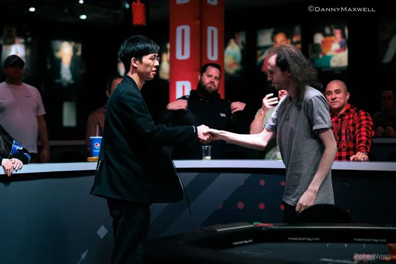 【EV 扑克】牌局：这个孤注一掷的跟注，帮他赢来了 100 万美元奖金+金手链！