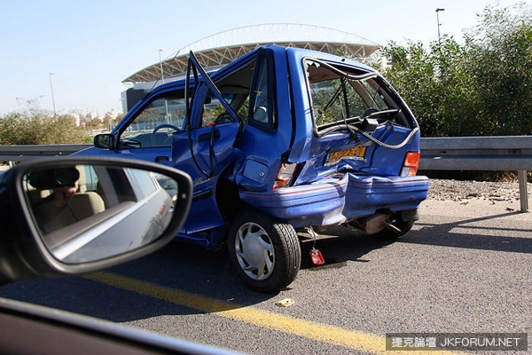 遇到車禍發生時，為何不要立刻去救車裡的人？原來大家都容易忽略這種危險情況！