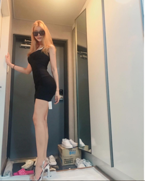 一雙腿讓你上天堂！腿控放福利，IG 長腿妹「巨乳+長腿」：想被這雙腿玩！