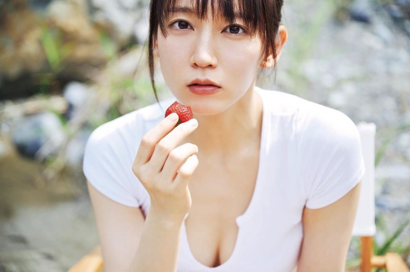 清純 D 奶女神「吉岡里帆」比基尼山中野營　漂亮臉蛋加上完美曲線讓人瞬間淪陷