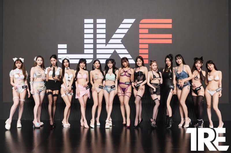 太辣的話抱歉！JKF 女郎火熱開場　挑戰尺度極限盼與粉絲見面