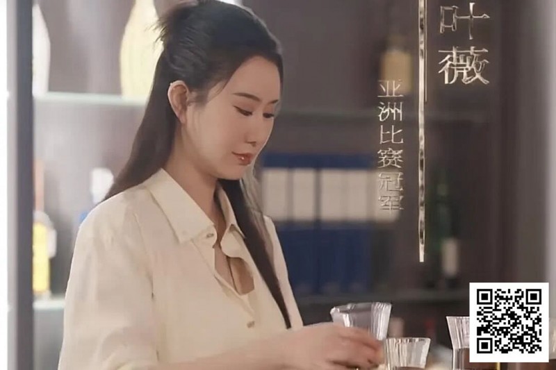 【EV 扑克】告别赌神式浮夸，张晨旭携手《女王归来》展现扑克的真实与优雅，抖音红果同步上线
