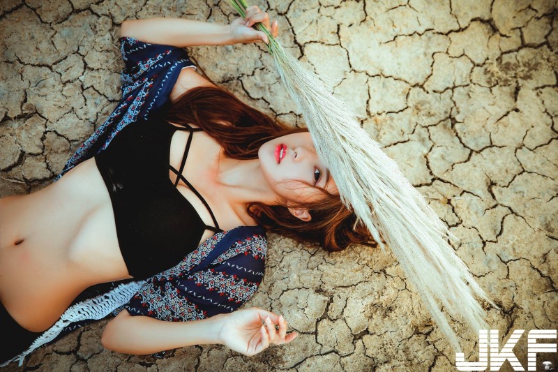 芒草 94 要配美女！美胸正妹「²羽晴」秋季河岸的唯美誘惑！