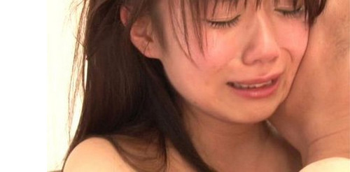 【蜗牛娱乐】《老闆不是人》AV女優拍片途中哽咽落淚原因曝光！皮肉活領月薪卻眼睜睜看社長換車換房