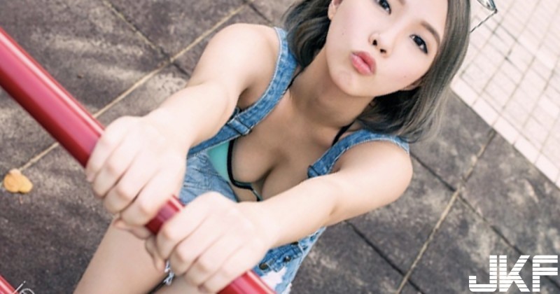 【蜗牛娱乐】太正了！「地方的公園」驚見正妹「著內衣玩單槓」好胸猛！路人都不知道眼睛該擺哪啦～