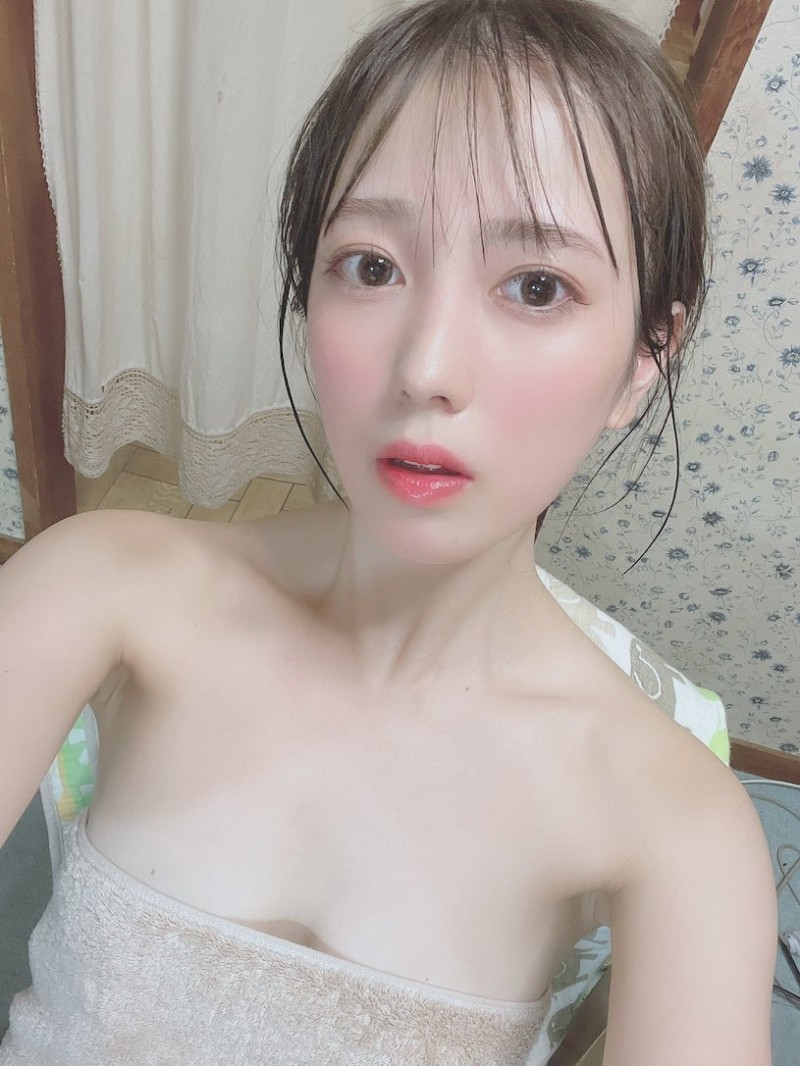 【蜗牛娱乐】打败河北彩花！重量级偶像「小湊よつ葉」新作夺下排行榜No.1！【EV扑克官网】