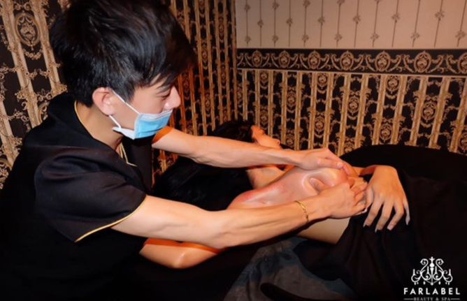 【蜗牛娱乐】超猛！原來現在泰國流行「按摩胸部」，搓胸揉奶90分鐘，看完我都想當學徒了….