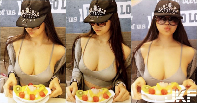 【蜗牛娱乐】甜品店驚見「超緊背心奶妹」！路人看她自拍都傻眼「巨無霸雪球奶」真的太猛了…
