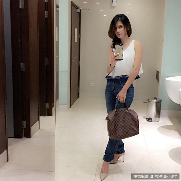 【蜗牛娱乐】泰國AV女優Nong Nat有拜有保佑！做功德獲多金老翁一枚