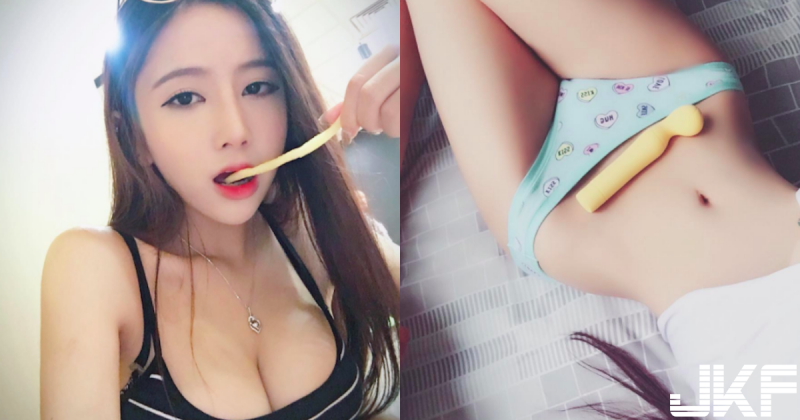 【蜗牛娱乐】玩具忘記藏好！大奶正妹「低胸爆乳」公開「塑膠男友」：最愛偷偷玩玩具！