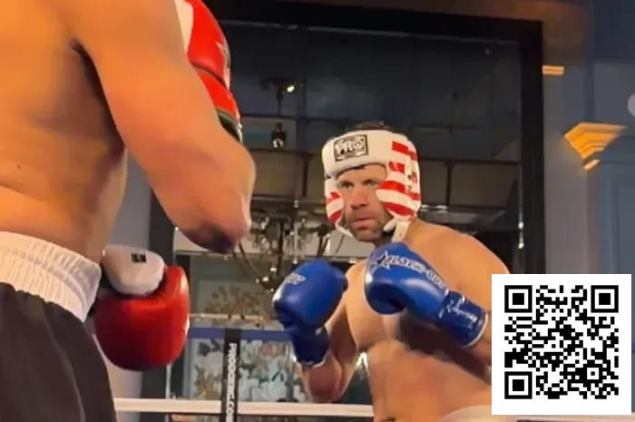 【EV扑克】”Jungleman”拳击赛第二回合遭偷袭,面部流血,比赛被叫停 【EV扑克】”Jungleman”拳击赛第二回合遭偷袭,面部流血,比赛被叫停