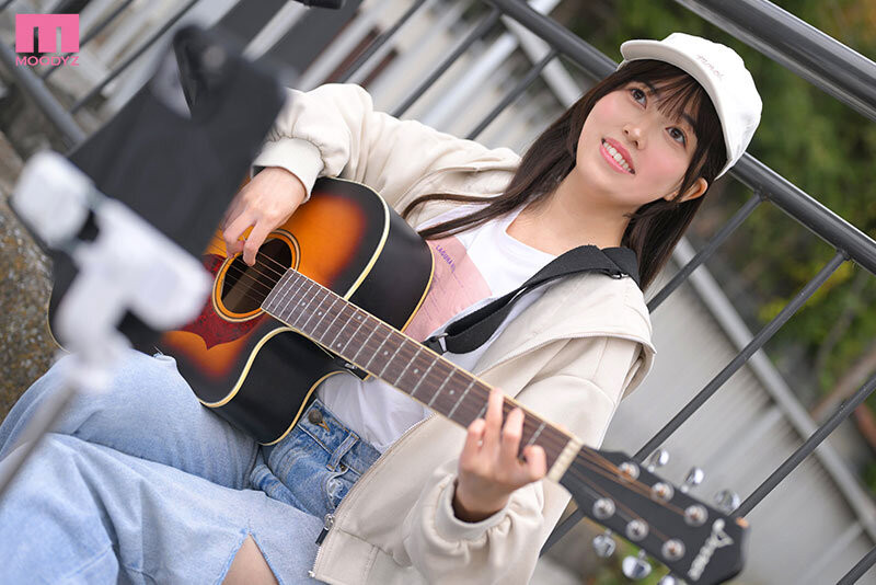 (MIFD-724)实在太穷了!街头歌手「白宫萌」牙一咬就拍A片惹! (MIFD-724)实在太穷了!街头歌手「白宫萌」牙一咬就拍A片惹!