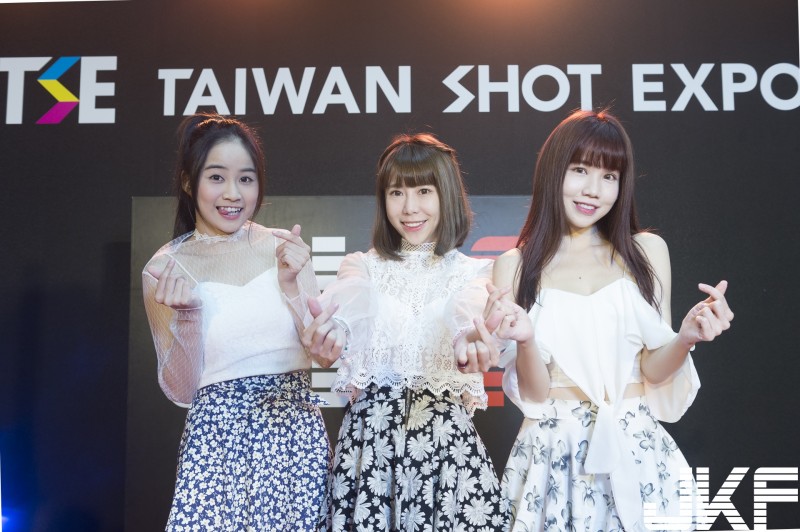 【蜗牛娱乐】人氣女團伊梓帆TSE熱力登場，短裙嗨翻「畫面真的太萌」！