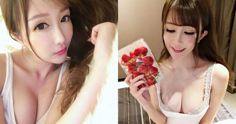 【蜗牛娱乐】正妹麥麥兒「吃草莓時美乳外露」，白嫩雙球辣到犯規啊！
