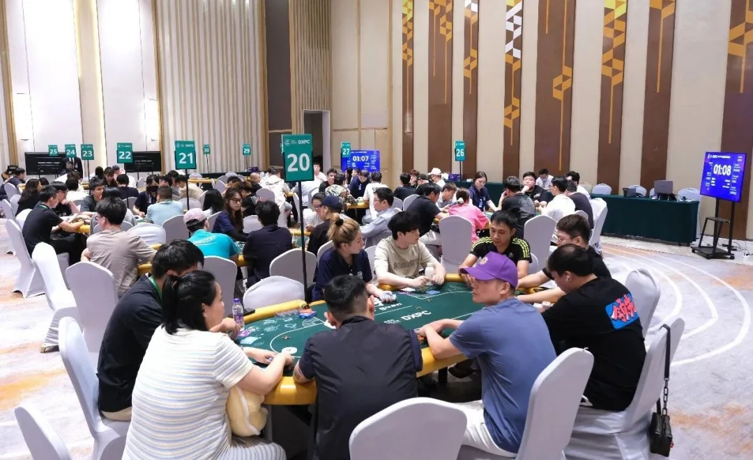 【EV 扑克】DXPC 丹霞杯 | 常田甜开幕赛逆转登顶,多名巾帼力量展现温柔与强劲!首届亚军女神温祖仪重返赛场