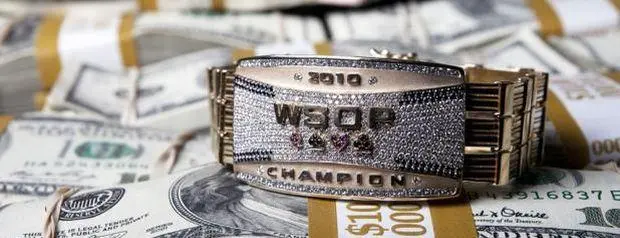 【EV 扑克】意想不到的回答!一条 WSOP 金手链值多少钱?