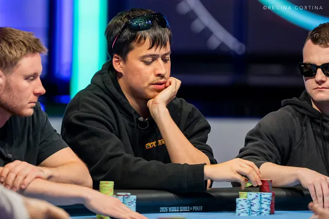 【EV 扑克】2026 WSOP $10 万豪客赛决赛桌开打：丁彪冲击首条金手链，Nguyen 领跑群雄