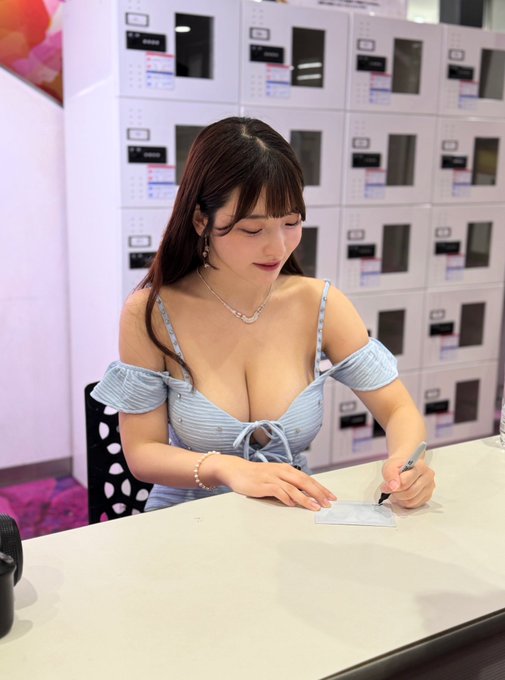 彩月七绪(OFES-033) 姐姐实在太骚了!H罩杯雪嫩爆乳美少女「彩月七绪」本月新作被弟弟朋友中出! 彩月七绪(OFES-033) 姐姐实在太骚了!H罩杯雪嫩爆乳美少女「彩月七绪」本月新作被弟弟朋友中出!