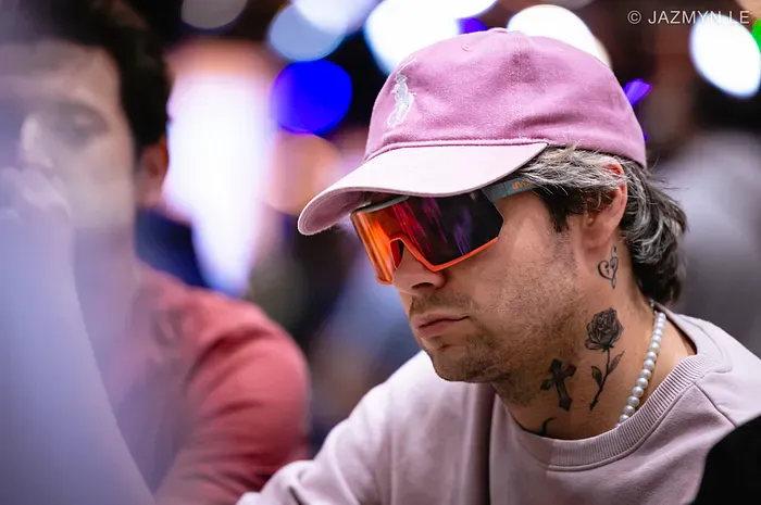 【EV 扑克】离谱!读牌百分百正确却直接出局,WSOP 主赛事这手英雄跟注看懵全场