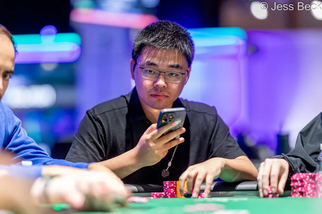 【EV 扑克】2026WSOP | 主赛剩 62 人，唐俊杰记分牌第七，携手 Tianle Wang、章聪雅挺进 Day7