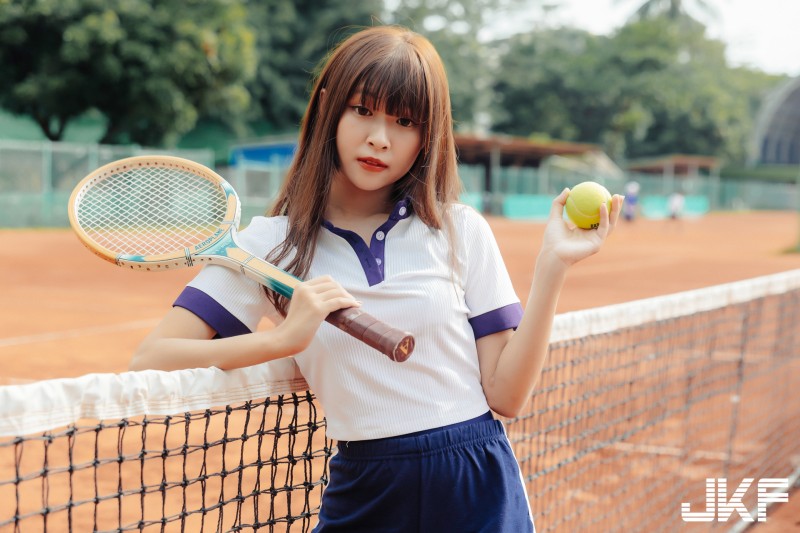 【蜗牛娱乐】來打球！輔大美術正妹「黃思云」化身網球美少女「性感揮拍」甜蜜爆擊！
