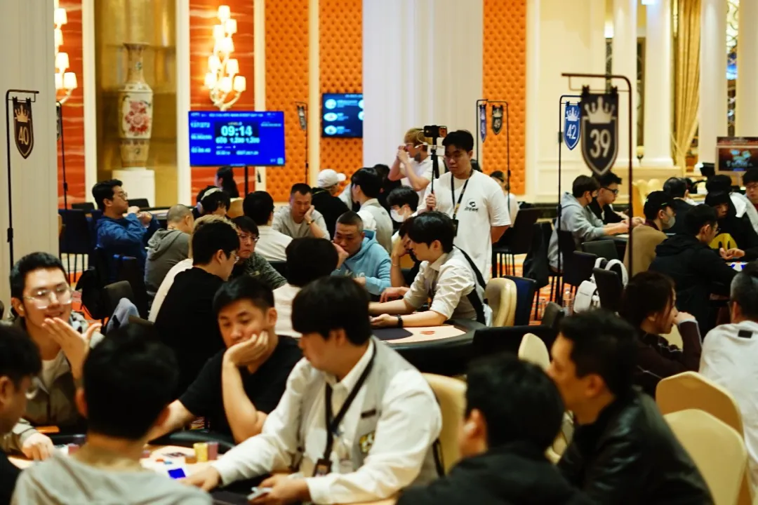 【EV 扑克】2026KPC 济州站|主赛事燃情开启!A 组火爆开局 314 人次参赛 40 人突围晋级,王竹斋强势领跑装袋 66.6 万筹码斩获 CL!多场重磅赛事陆续来袭!