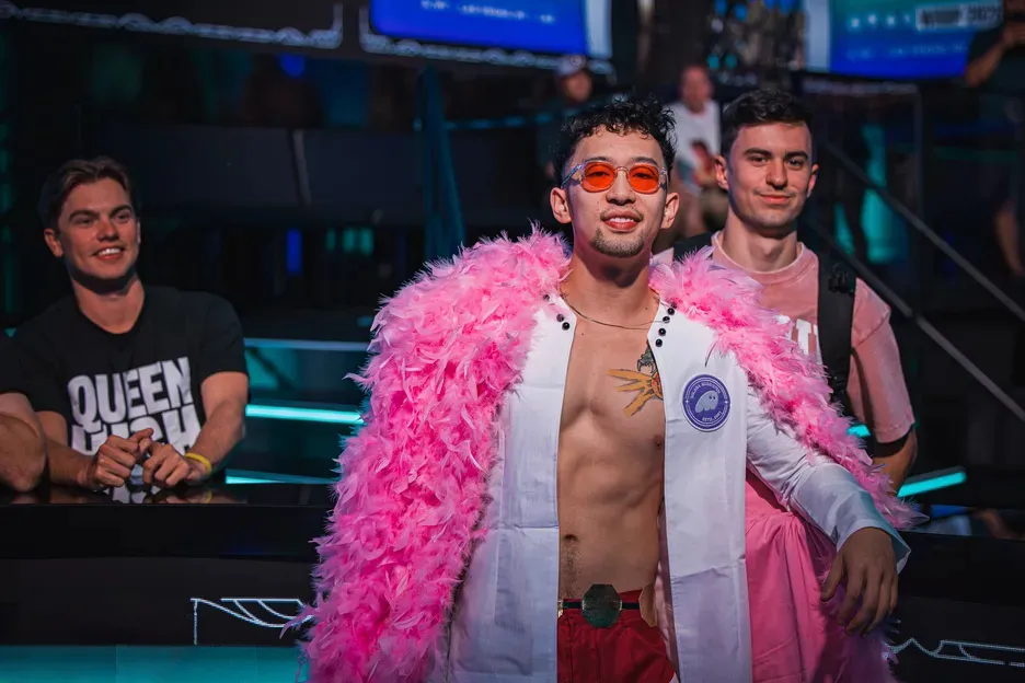 【EV 扑克】WSOP 决赛桌“多弗朗明哥”引爆赛场，他从全场垫底打到了冠军争夺者