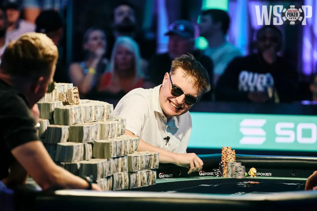 【EV 扑克】WSOP 主赛冠军亲自复盘:若河牌不是黑桃,他还会继续开火吗?答案令人大失所望!