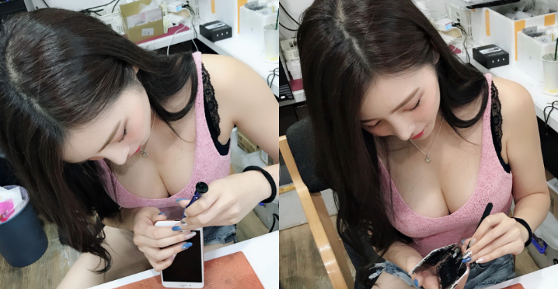 【蜗牛娱乐】宜蘭人衝了！手機行驚見「爆乳正妹店員」親切服務　白嫩美乳快掉出來！