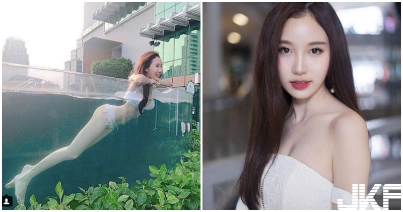 【蜗牛娱乐】真人版美人魚！正妹「白皙美腿」超逆天，透明泳池全部看光光了！