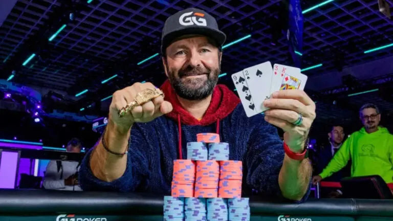 【EV 扑克】丹牛赢得 2026 WSOP 第 8 条金手链：51 岁，他还在赢