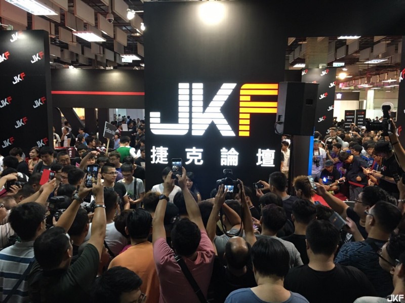【蜗牛娱乐】《JKF X 2016 Adult Expo》JKF攤位MIKA現場活動直擊DAY2!!!性感神奇寶貝到處跑，南梨央奈受不了直接脫內褲了!