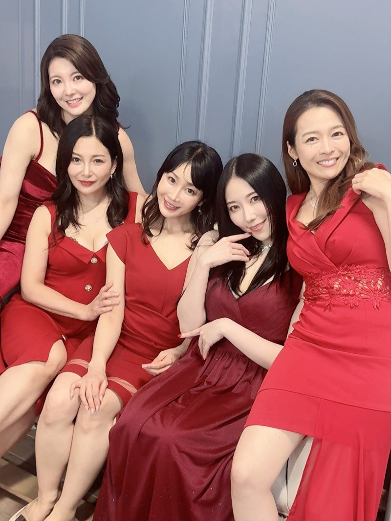Madonna美熟女军团到底在做什么? Madonna美熟女军团到底在做什么?