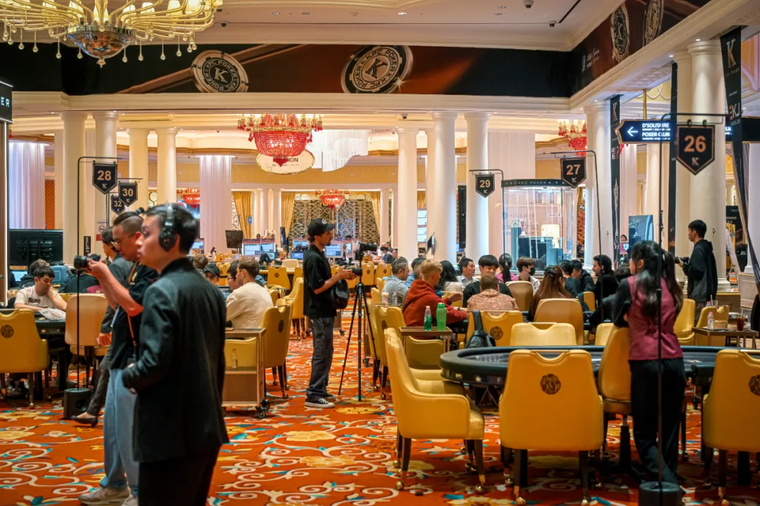 【EV 扑克】2026 KPC Poker | 王者主赛事 Day2 收官,9 人 FT 诞生!茅人及成泡沫男孩,黄鹏背靠背打入主赛 FT